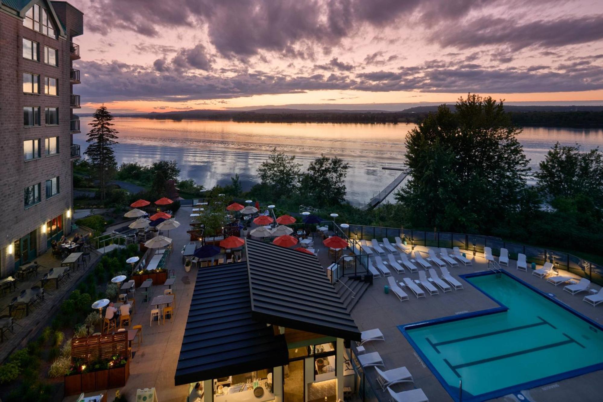 Delta Hotels By Marriott Fredericton Exterior foto
