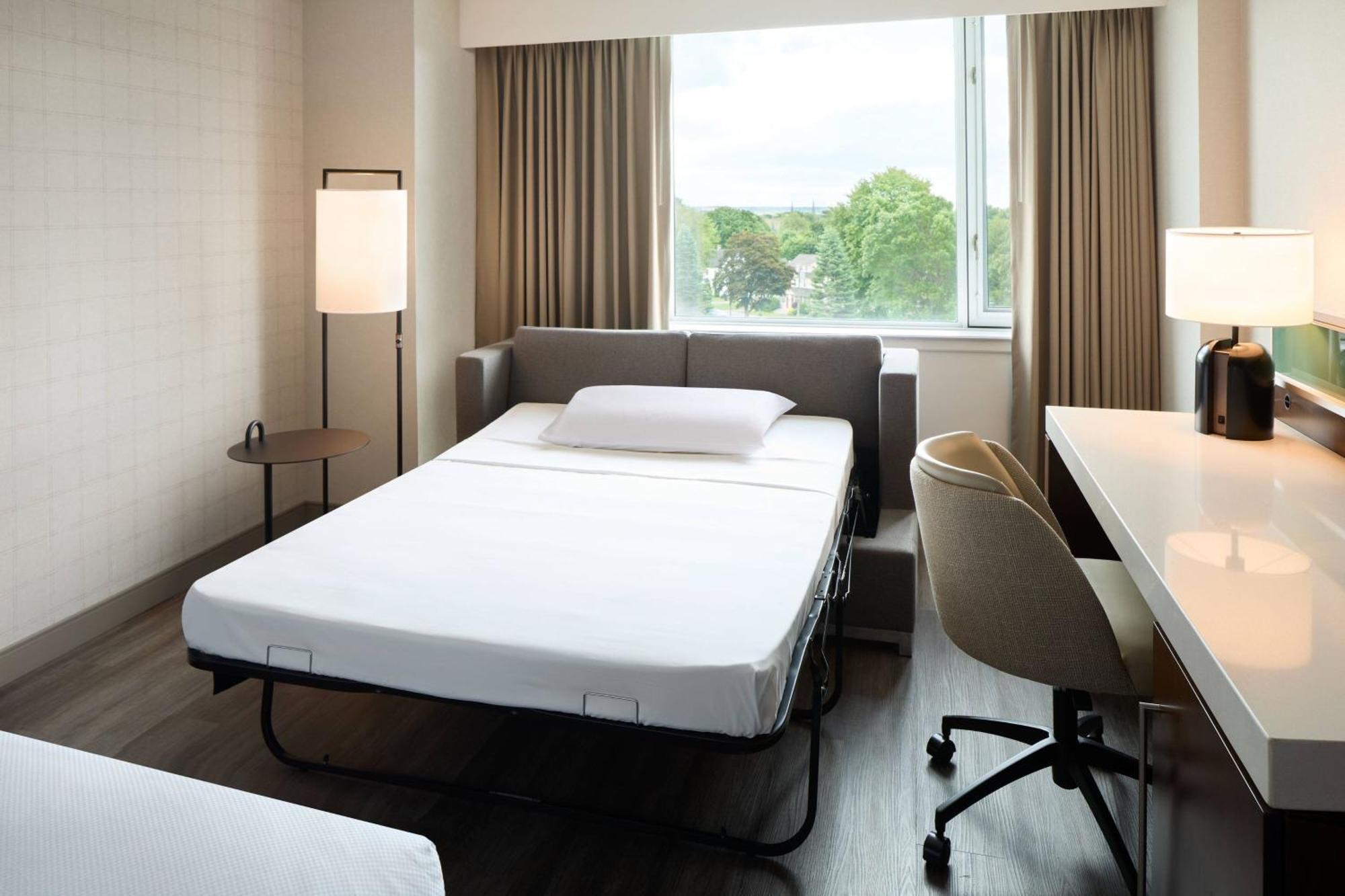 Delta Hotels By Marriott Fredericton Exterior foto