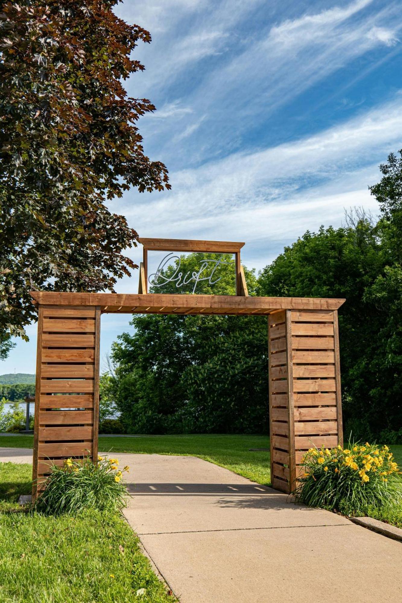 Delta Hotels By Marriott Fredericton Exterior foto