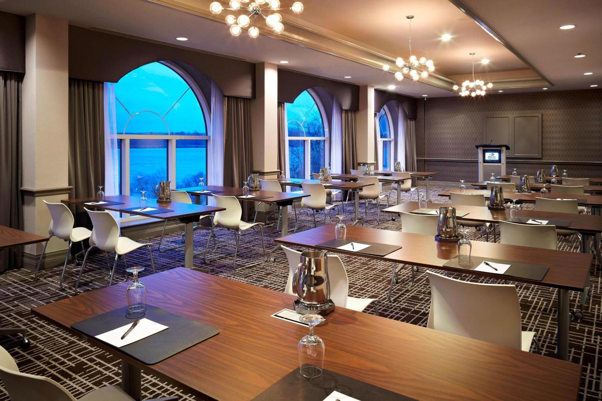 Delta Hotels By Marriott Fredericton Exterior foto